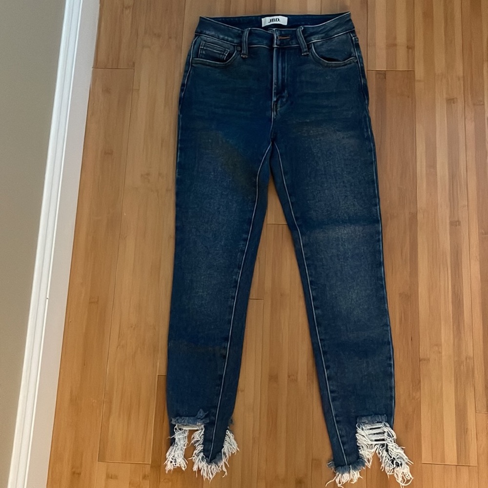 JBD Stretchy fitted blue jeans size 24. If you are a size 25 these will also fit